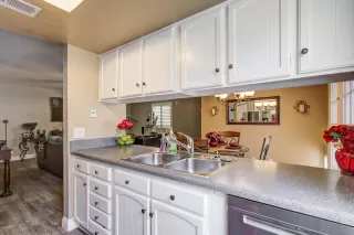 Photo #4: 6067057 Listing