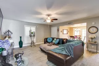 Photo #5: 6067057 Listing