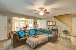 Photo #6: 6067057 Listing