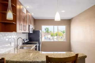 Photo #5: 6067686 Listing