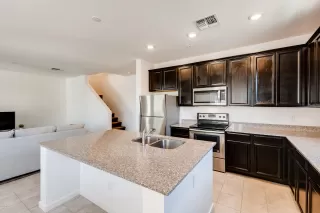 Photo #5: 6067836 Listing