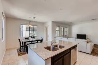 Photo #6: 6067836 Listing