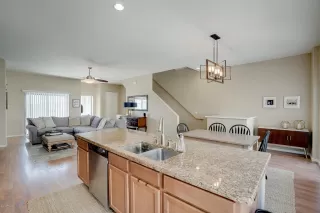 Photo #5: 6068122 Listing