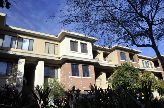 MLS: 6068311 Condo For Sale