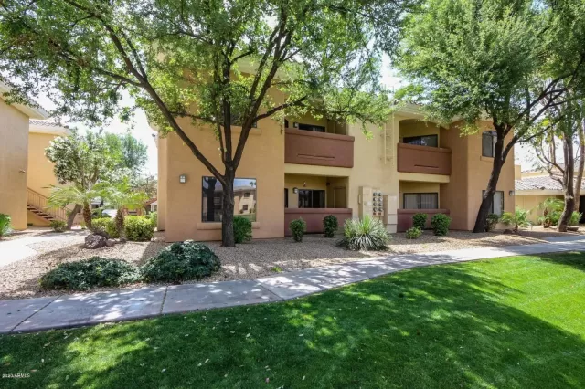 MLS: 6068318 Condo For Sale