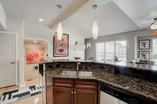 Photo #5: 6068483 Listing