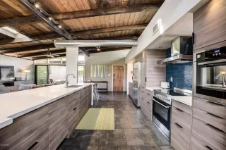 Photo #5: 6068941 Listing