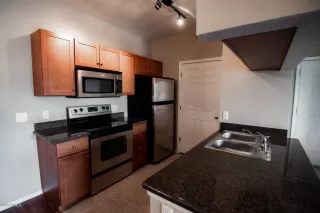 Photo #5: 6068944 Listing