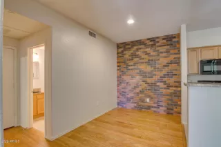 Photo #6: 6069114 Listing 