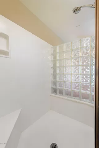 Photo #5: 6069262 Listing