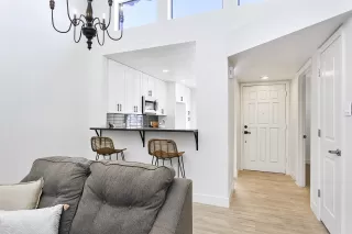 Photo #6: 6069782 Listing