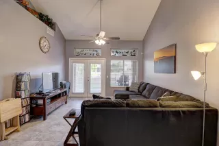 Photo #4: 6069881 Listing