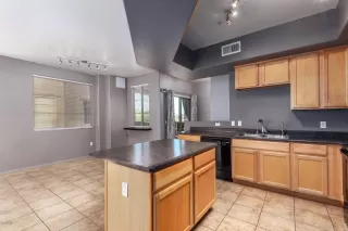 Photo #5: 6070471 Listing