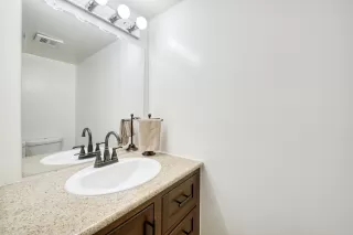 Photo #6: 6071781 Listing