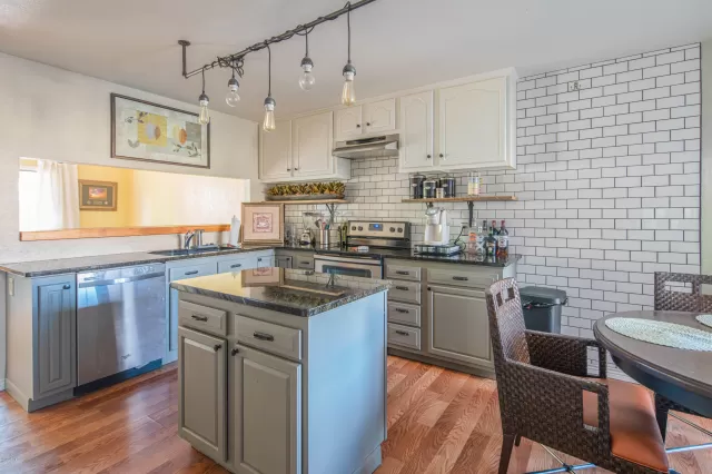 MLS: 6071789 Condo For Sale