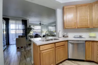 Photo #5: 6071841 Listing