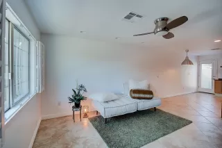 Photo #3: 6072649 Listing