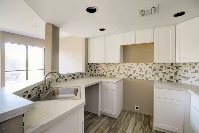 MLS: 6073168 Condo For Sale