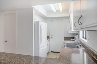 Photo #5: 6073276 Listing