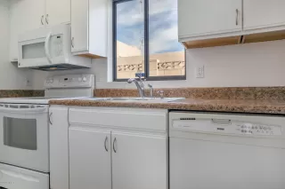 Photo #6: 6073276 Listing