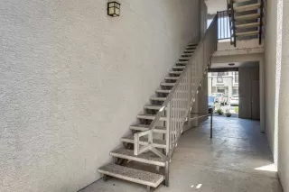 Photo #5: 6073697 Listing