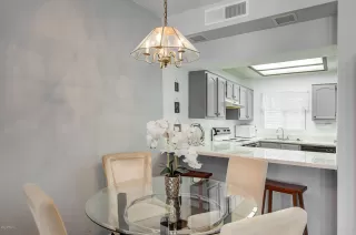 Photo #5: 6074132 Listing