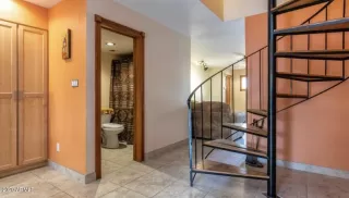 Photo #6: 6074435 Listing