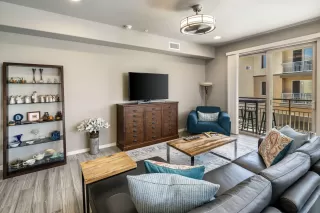 Photo #6: 6075057 Listing