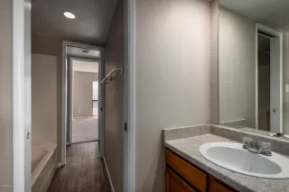 Photo #6: 6075457 Listing