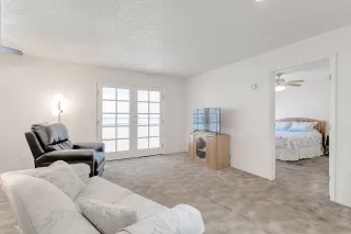 Photo #5: 6075633 Listing 