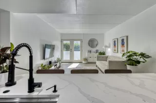 Photo #6: 6075812 Listing 