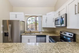 Photo #5: 6075925 Listing