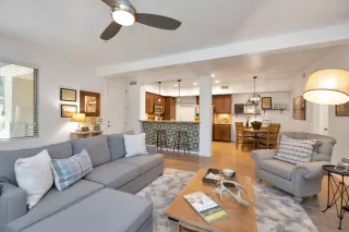 Photo #4: 6076000 Listing