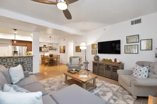 Photo #6: 6076000 Listing