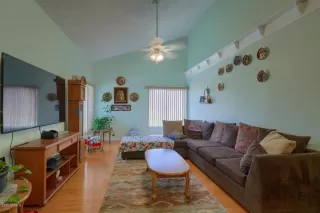 Photo #2: 6076781 Listing