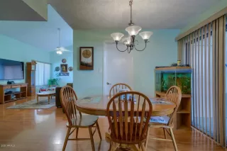 Photo #5: 6076781 Listing