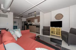 Photo #6: 6077024 Listing