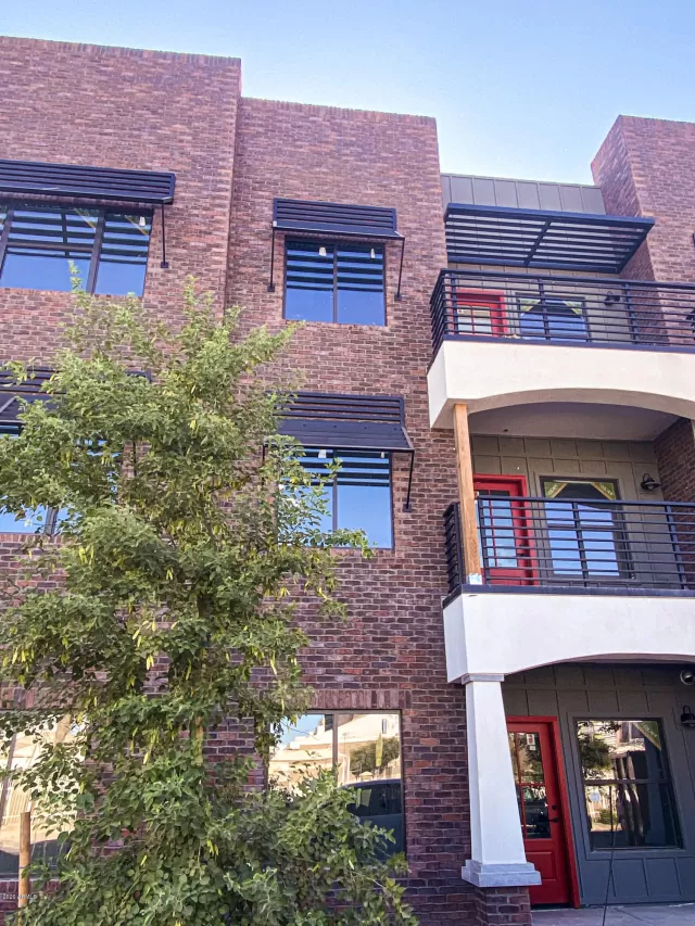 MLS: 6077582 Condo For Sale