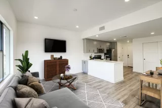 Photo #3: 6077585 Listing