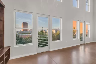 Photo #4: 6077845 Listing