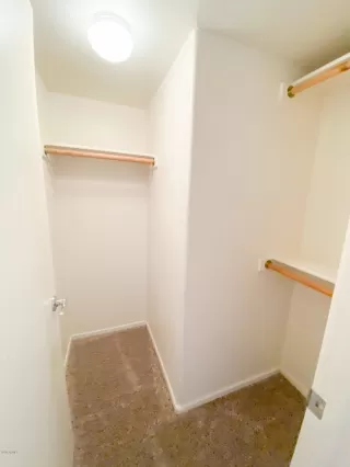 Photo #5: 6078892 Listing