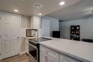 Photo #5: 6079356 Listing