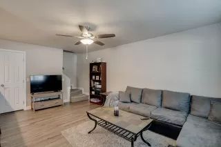 Photo #6: 6079356 Listing