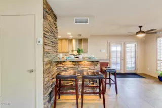 Photo #5: 6080630 Listing 