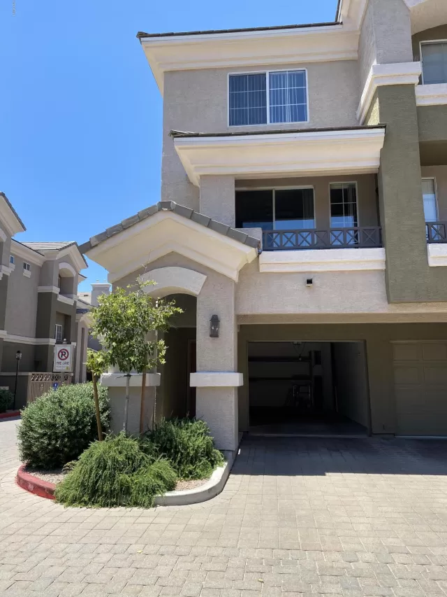 MLS: 6080973 Condo For Sale