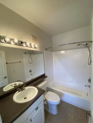 Photo #5: 6080973 Listing