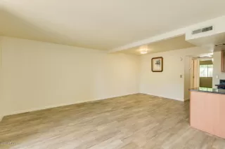 Photo #4: 6081229 Listing