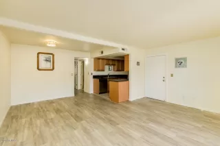 Photo #5: 6081229 Listing