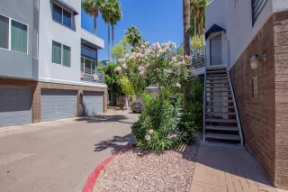 Photo #2: 6081698 Listing