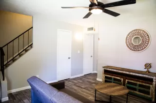 Photo #3: 6081721 Listing 